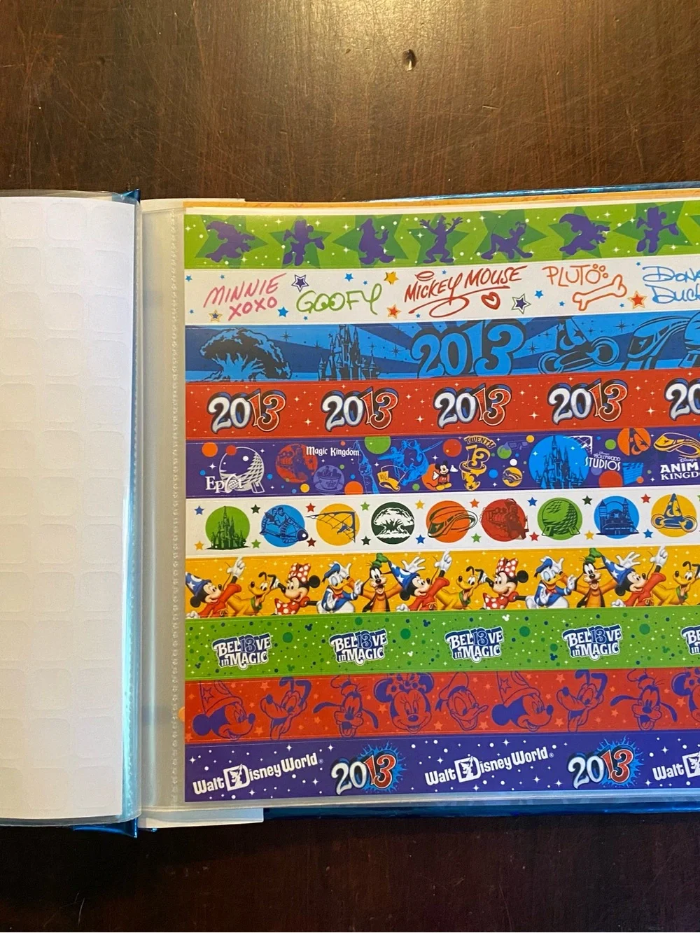 NWT Collectible Walt Disney World 2013 Slip-In Scrapbook Bound Blue Multicolor
